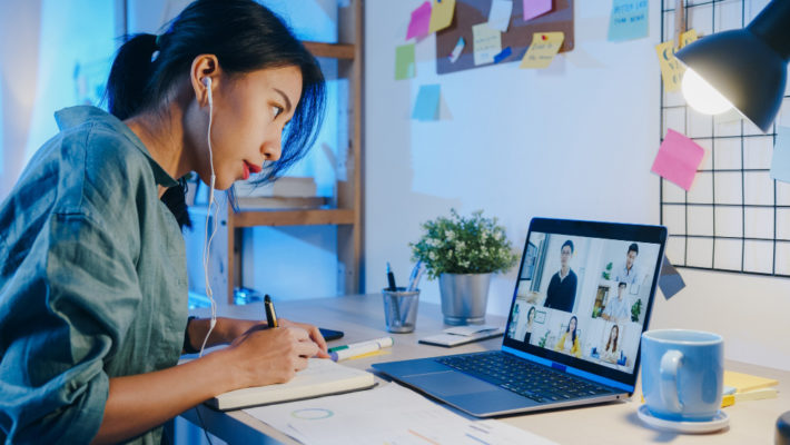 a lady learning online courses over a desktop